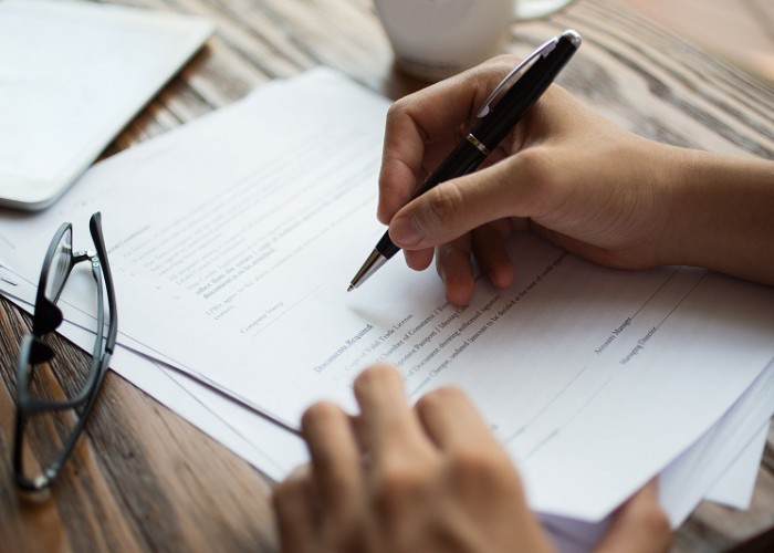 Những cấu trúc và cụm từ để nâng điểm cho bài IELTS Writing Task 2 